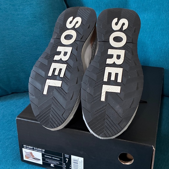 Sorel Black and Tan Lace-Up Boots - Picture 4 of 12